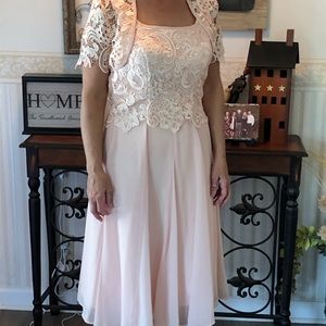 Pale pink mother of the dress